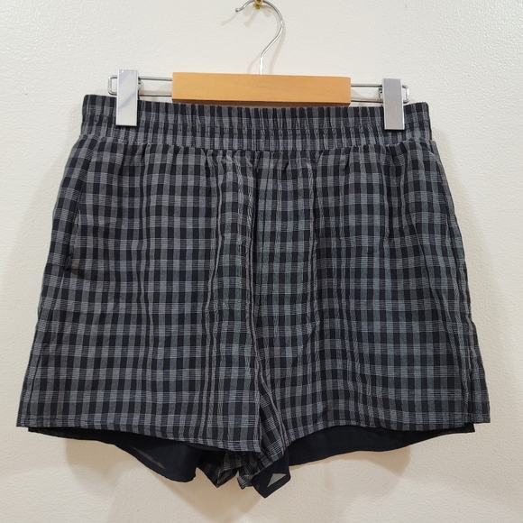 Aritzia Babaton Elwood Plaid shorts - Picture 2 of 10